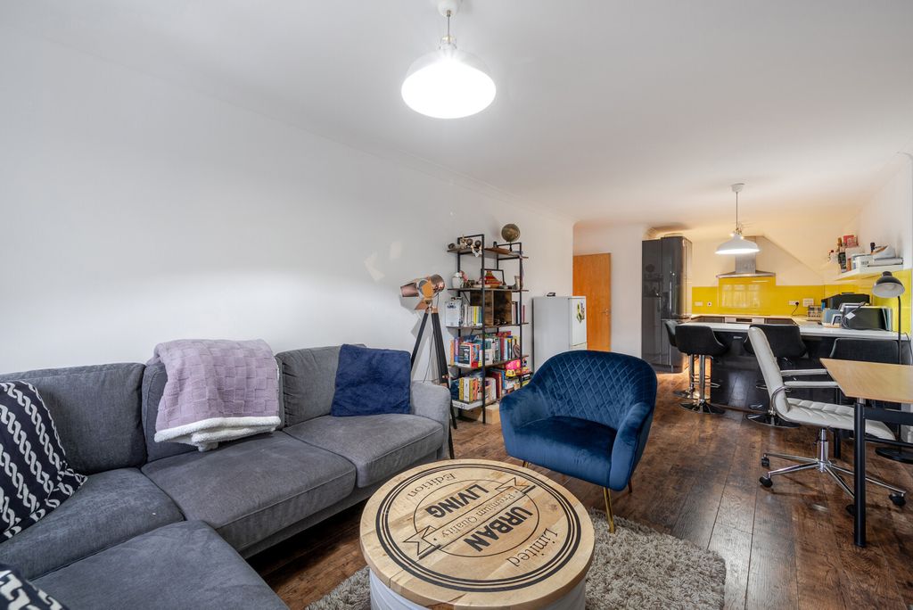 Property photo 2 of 20 1397158-11-6960Fa...