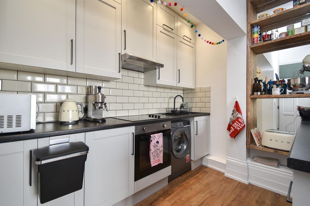 Property photo 3 of 13 Kitchen