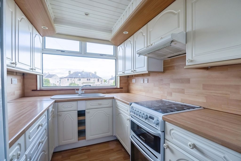 Property photo 2 of 18 Kitchen