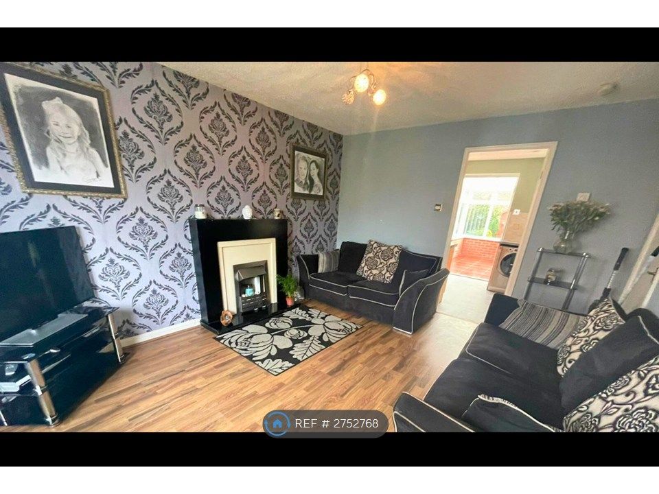 Property photo 3 of 6 Lounge