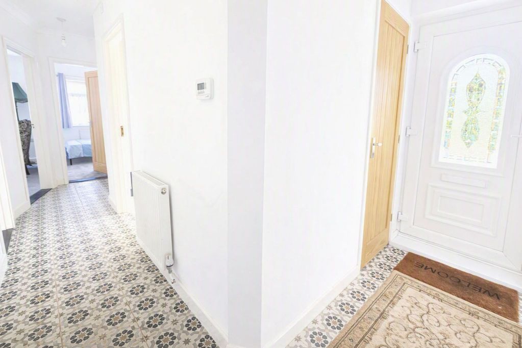 Property photo 3 of 13 Entrance Hall
