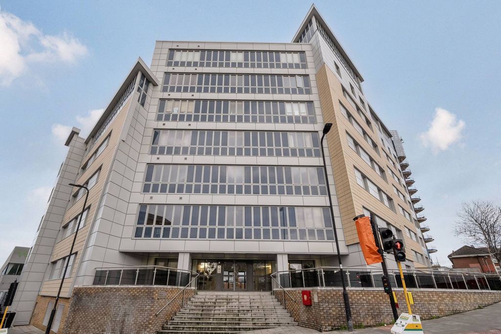 Property photo 2 of 10