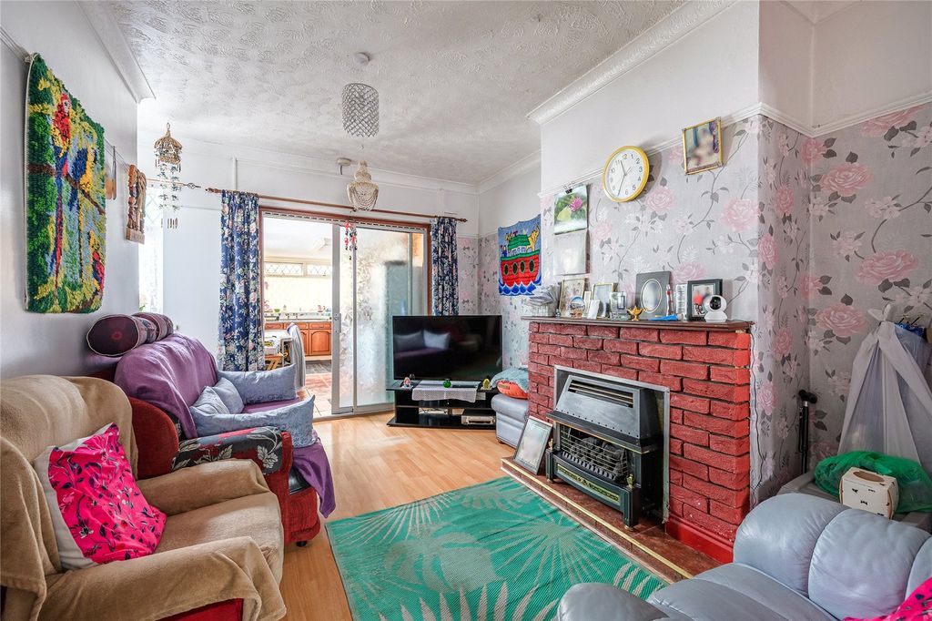 Property photo 2 of 28 Picture No. 23