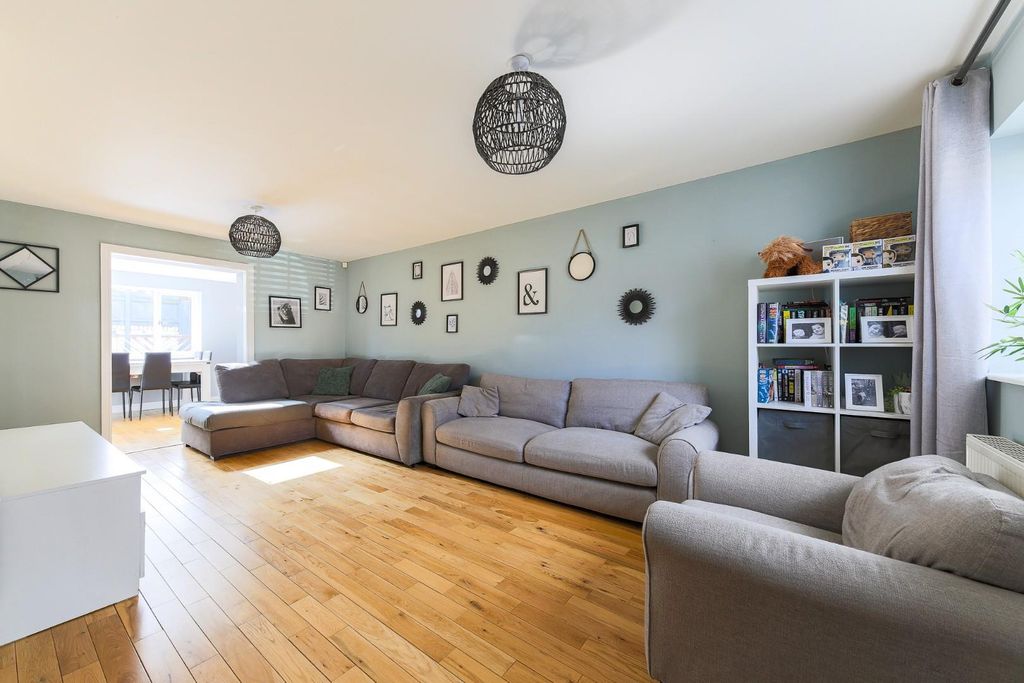 Property photo 2 of 22 Living Room