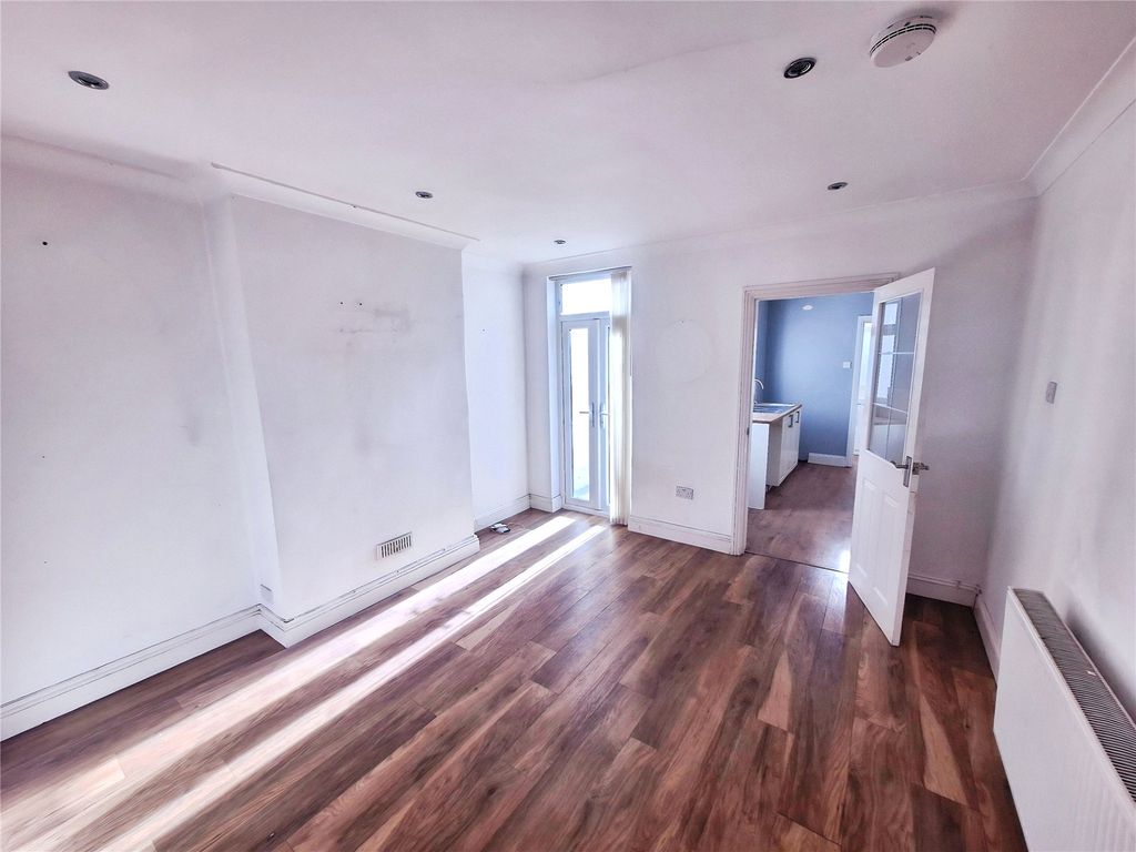 Property photo 3 of 9 Dining Room