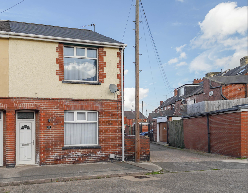 Property photo 1 of 32