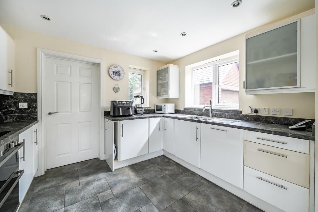 Property photo 2 of 21 Kitchen