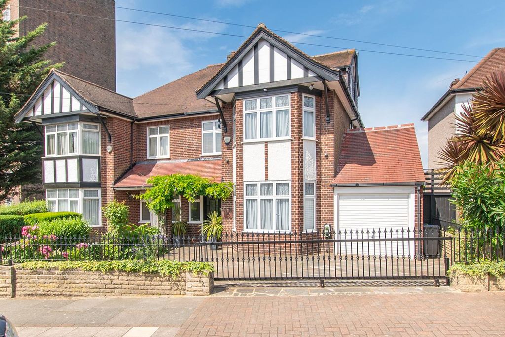 Property photo 1 of 24