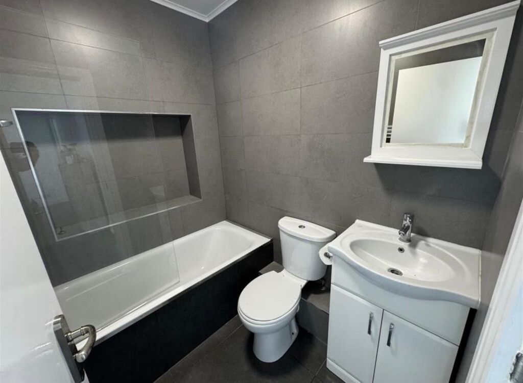 Property photo 2 of 7 Bathroom