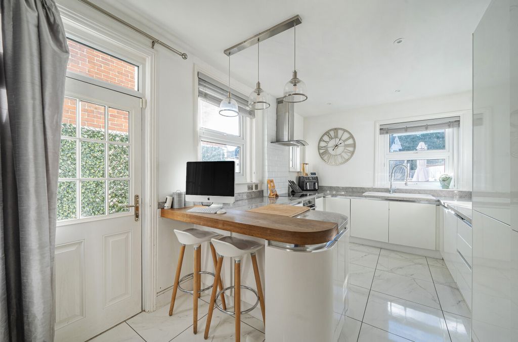 Property photo 2 of 15 1385034-7-6925Bfa...