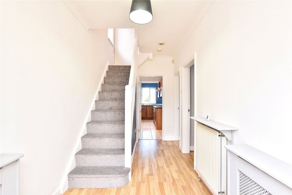 Property photo 2 of 14 Entrance Hall