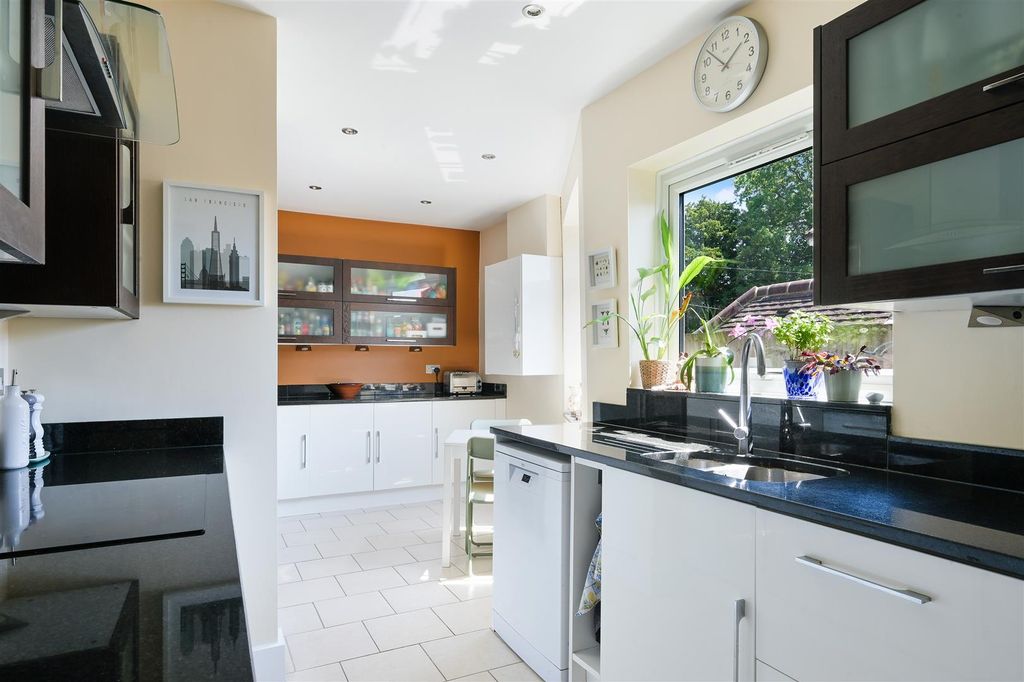 Property photo 2 of 26 Loxwood- (20).Jpg