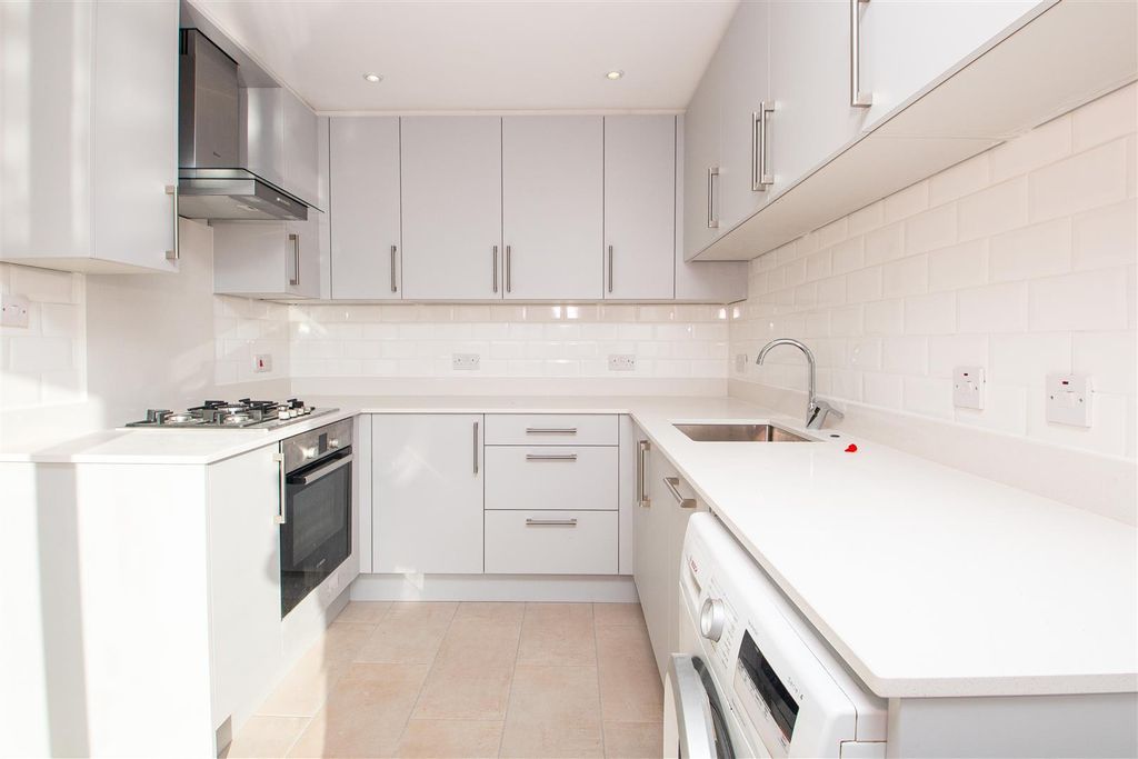 Property photo 3 of 16 Per.Jpg