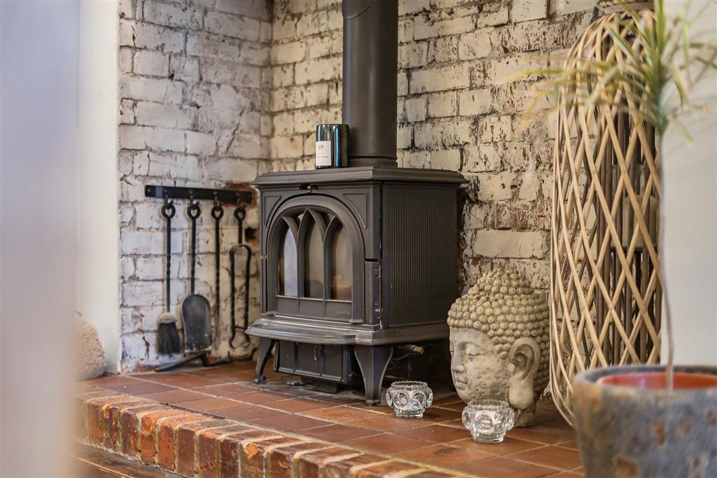 Property photo 3 of 19 Fireplace