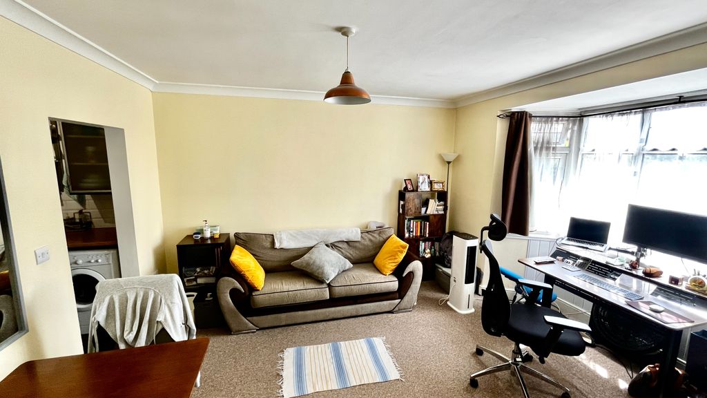 Property photo 2 of 9