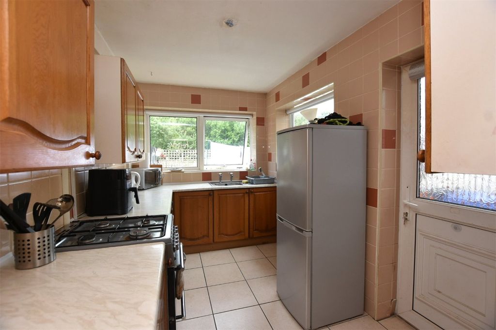 Property photo 2 of 6 Kitchen