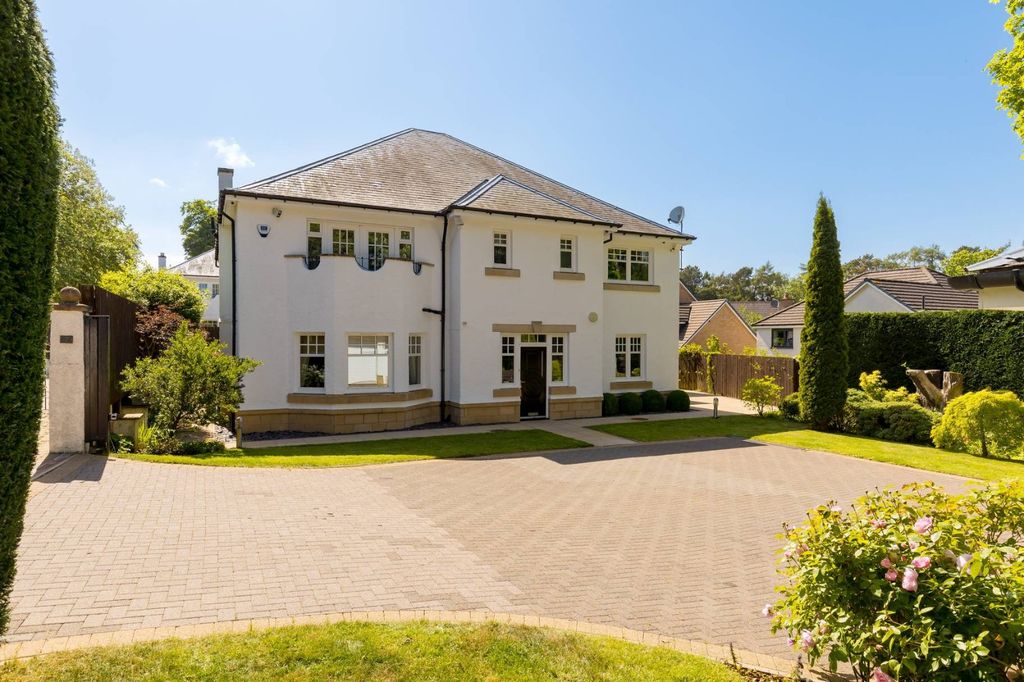 Property photo 1 of 31 Detached Home