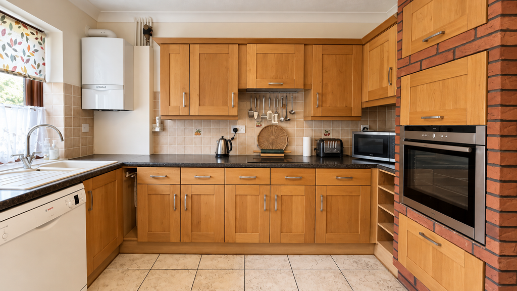 Property photo 2 of 19 Kitchen