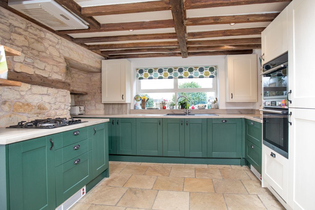 Property photo 3 of 48