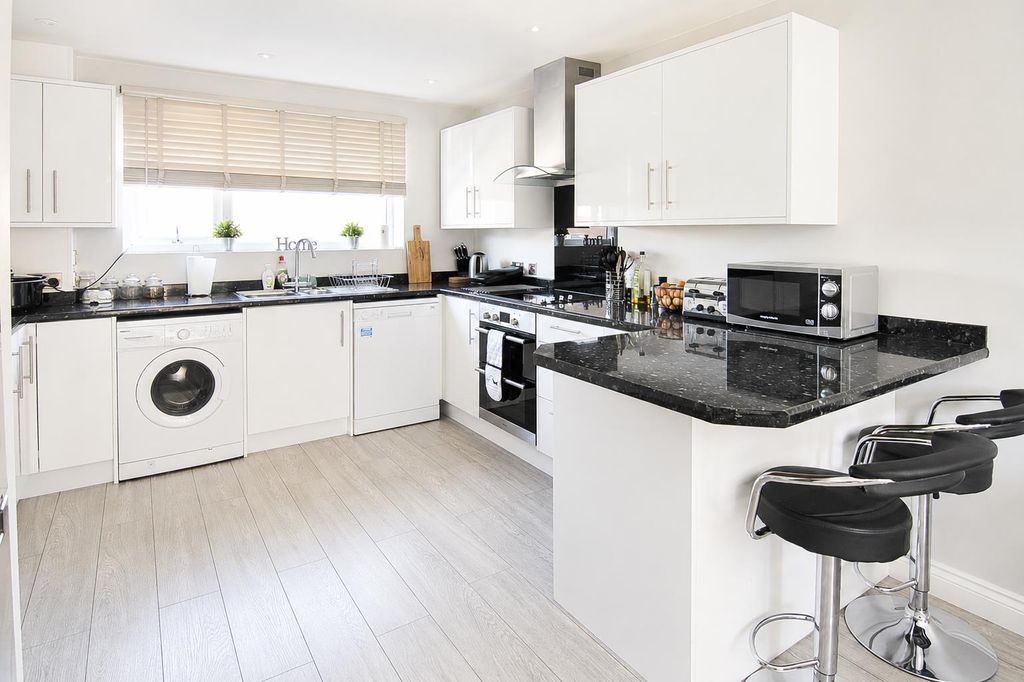 Property photo 3 of 9 Kitchen.Png