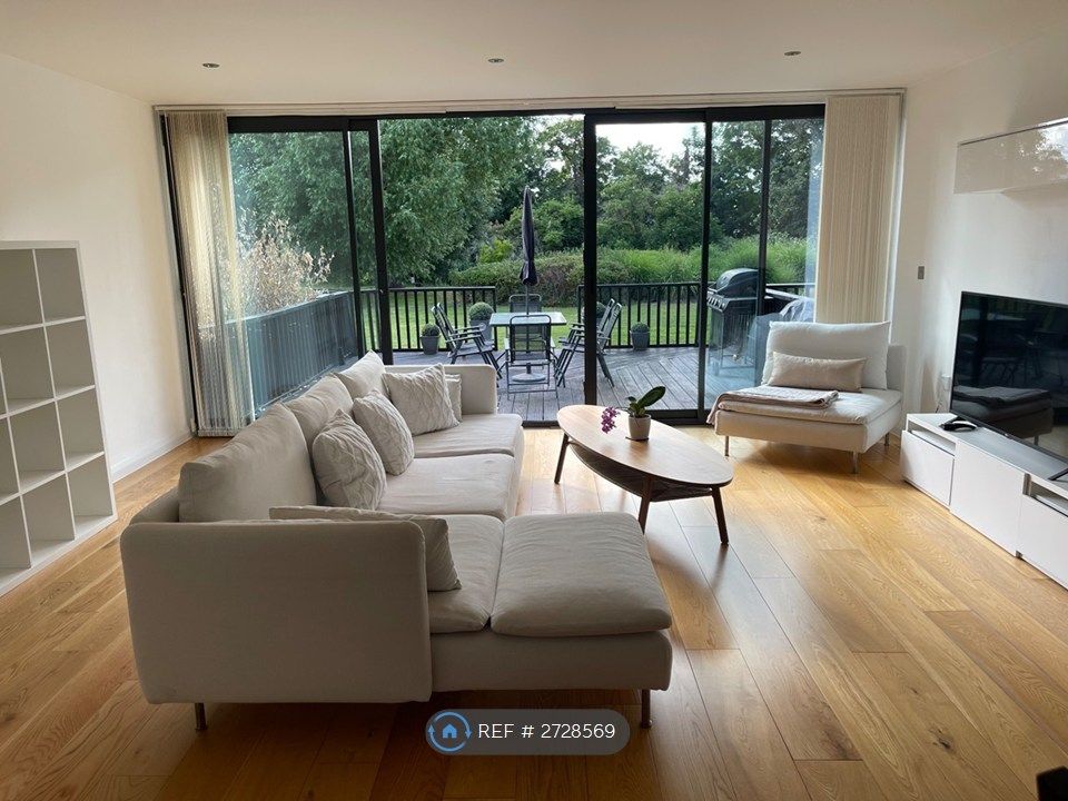 Property photo 1 of 24 Sitting Area