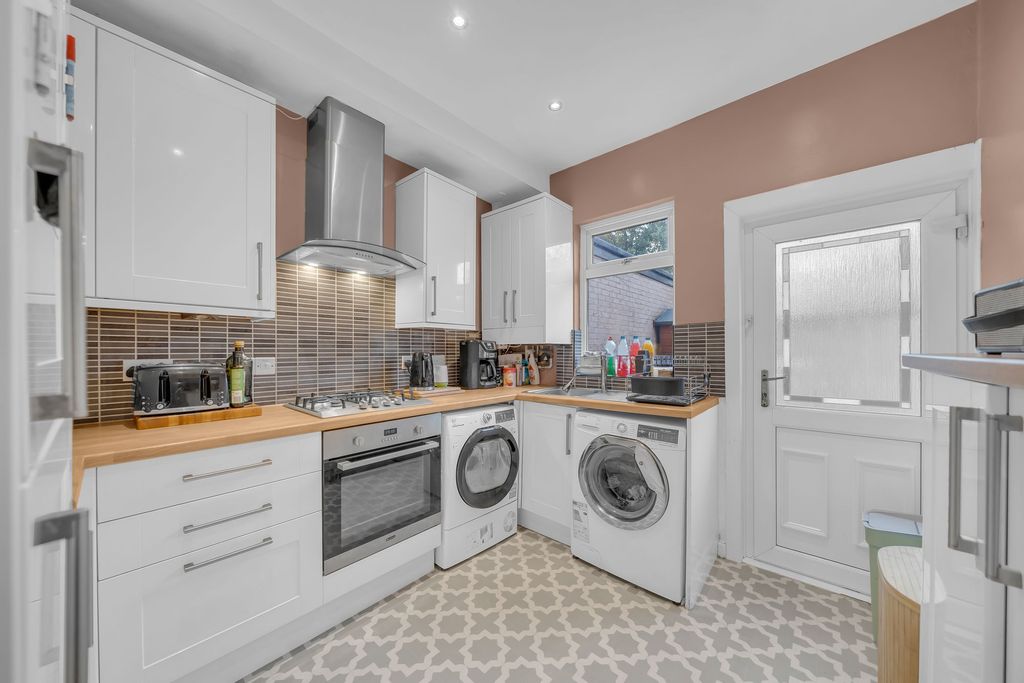 Property photo 3 of 18