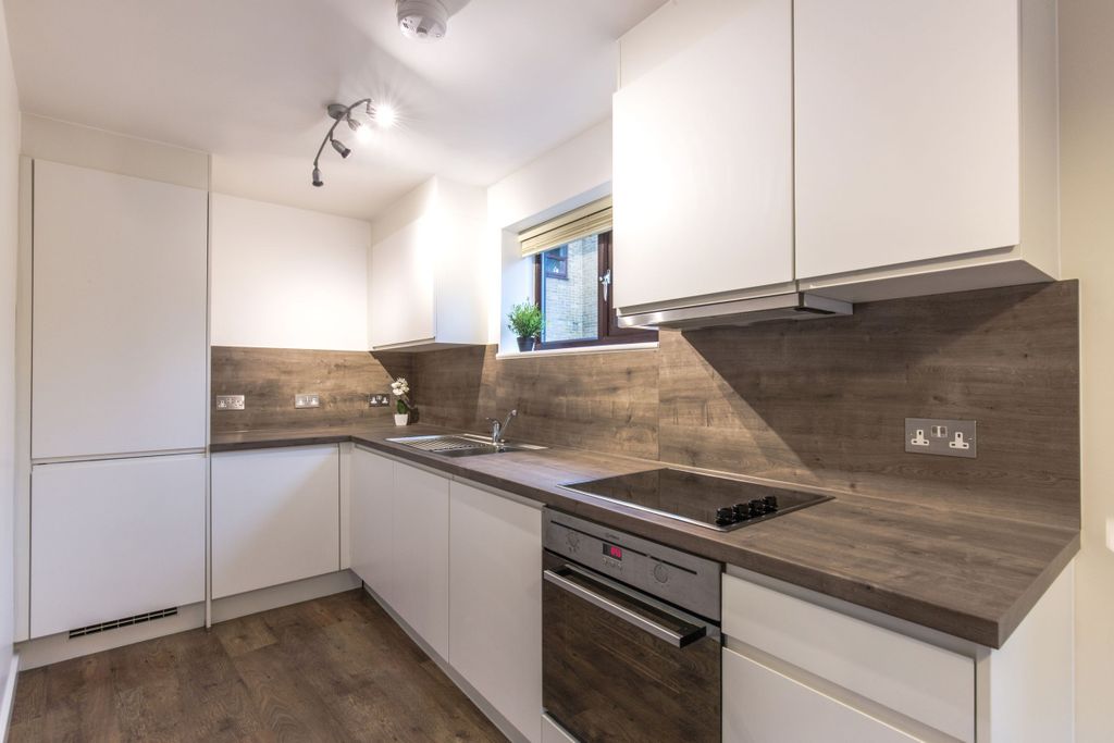 Property photo 2 of 18 Kitchen