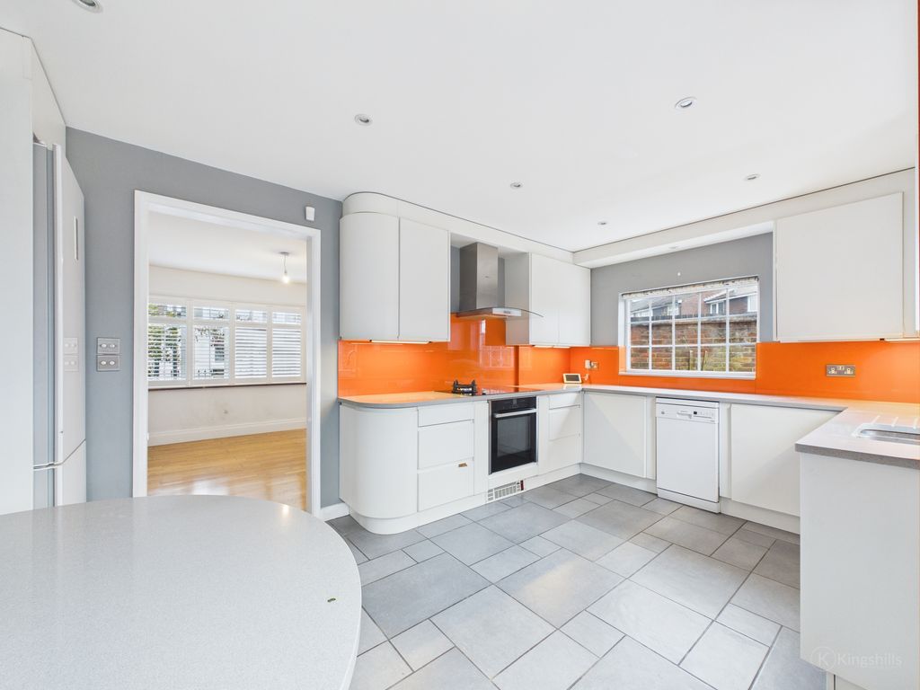 Property photo 3 of 13 Cam02136G0-Pr0557-Still008