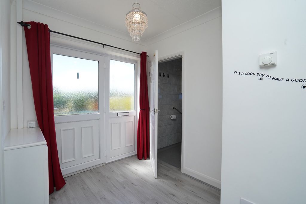 Property photo 3 of 38 Picture No. 32