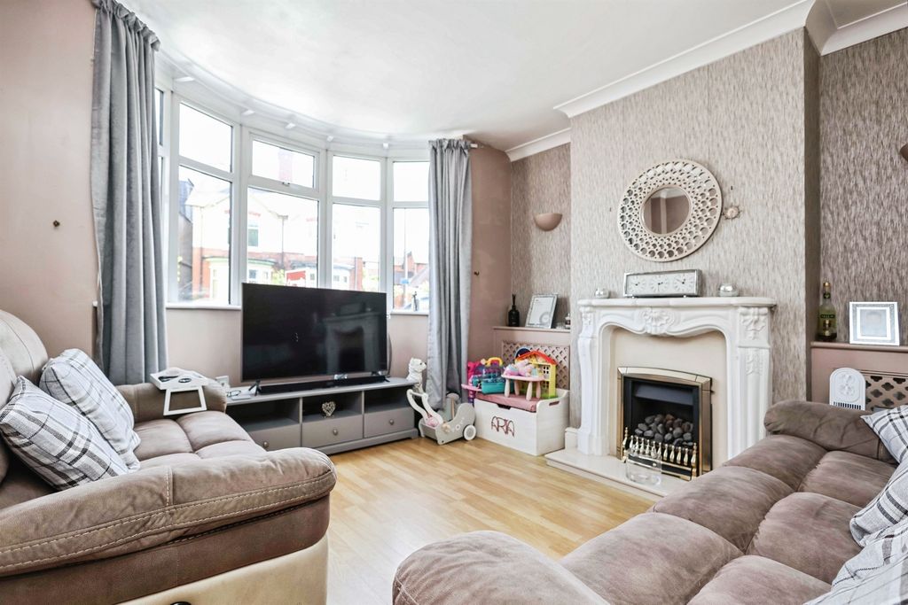 Property photo 2 of 17