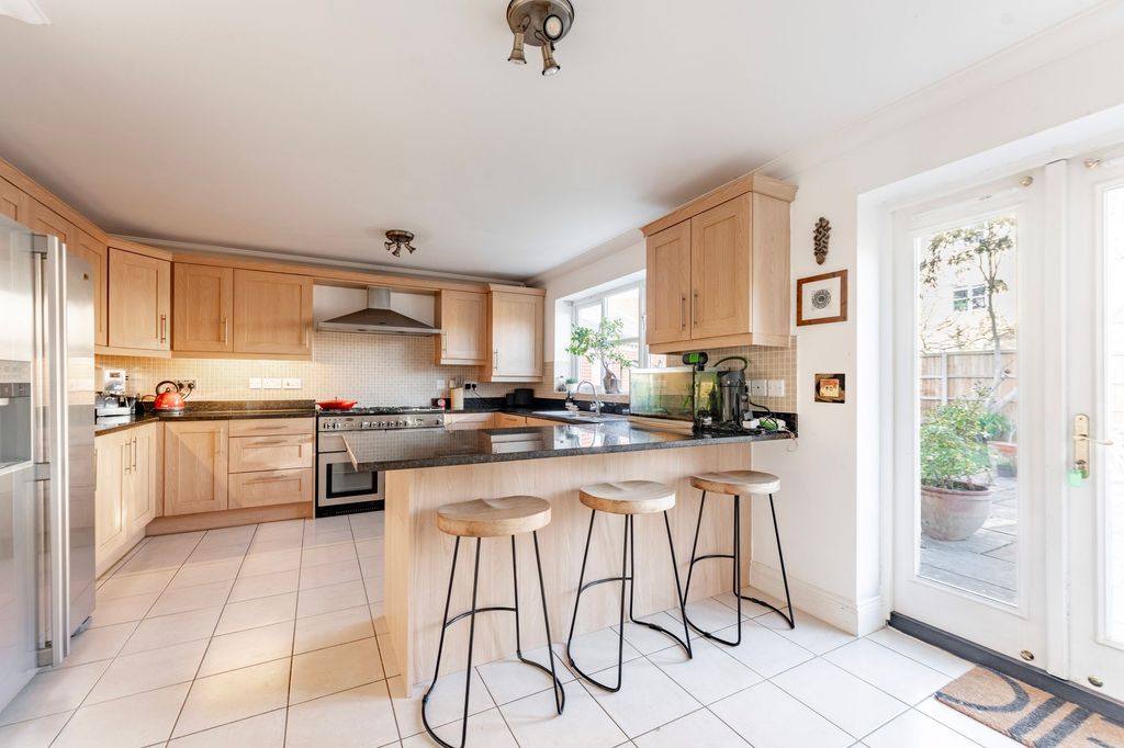 Property photo 3 of 24