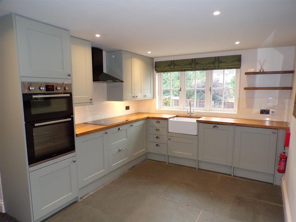 Property photo 3 of 8 Kitchen.Jpg