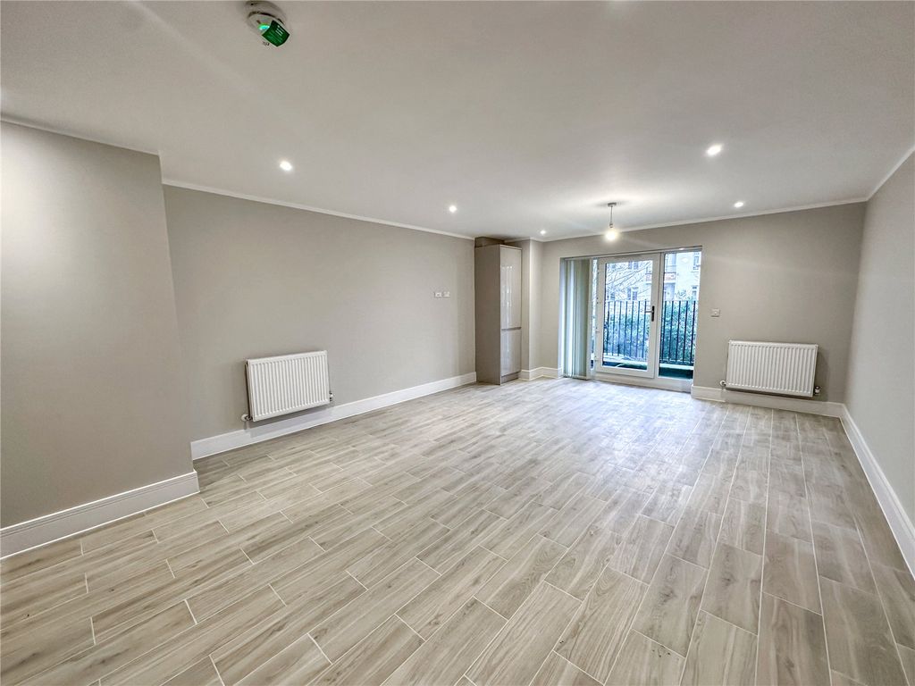 Property photo 1 of 10 Picture No. 02