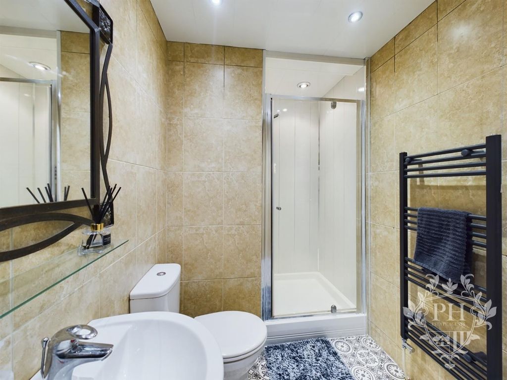 Property photo 3 of 16 Cam01415G0-Pr0234-Still006.Jpg