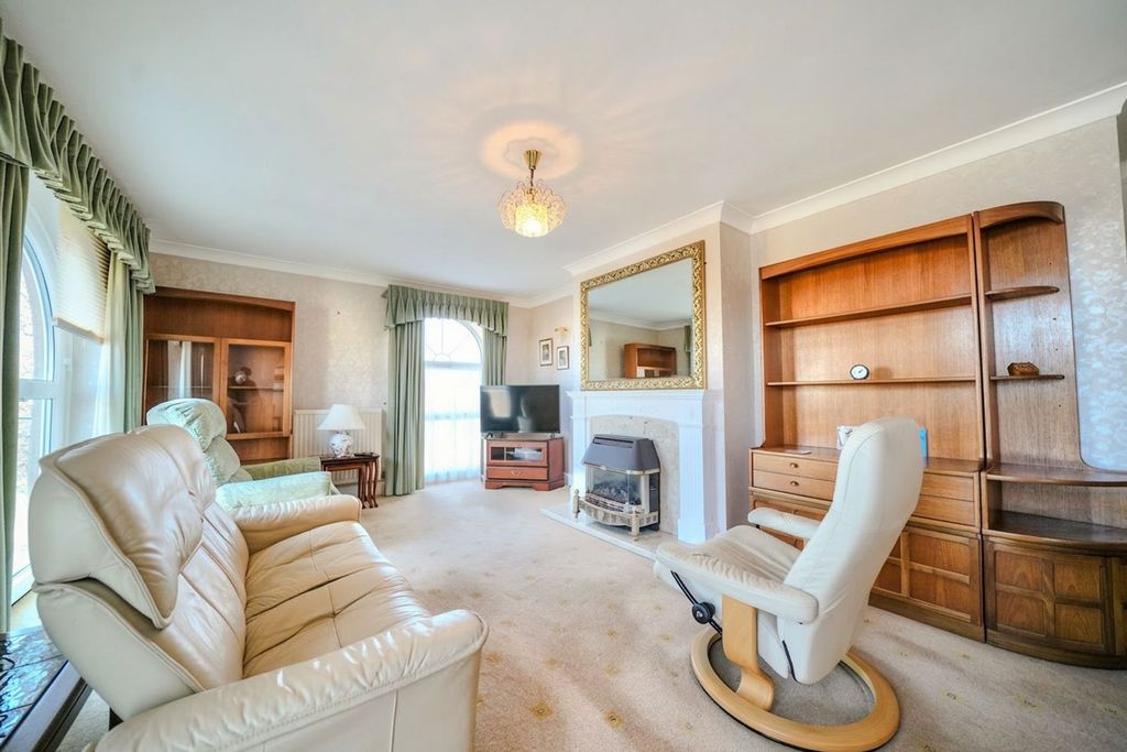 Property photo 3 of 20