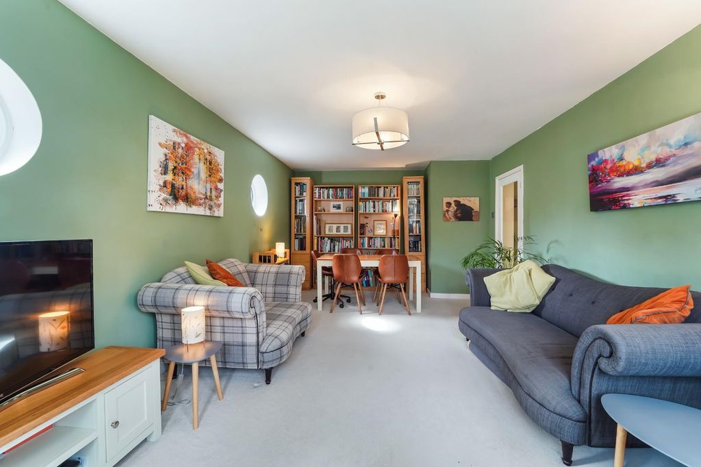 Property photo 3 of 16 Downs Lodge Court