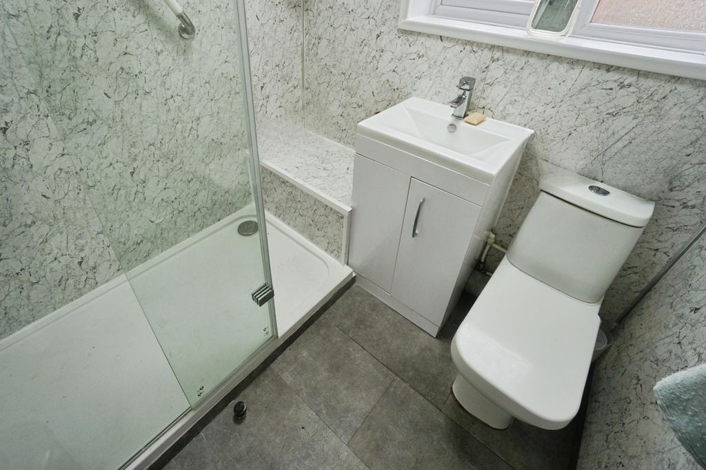 Property photo 3 of 17 Shower Room