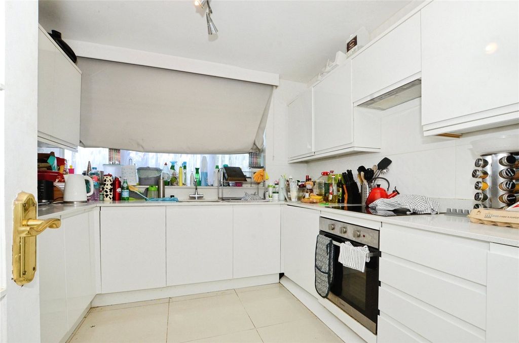 Property photo 2 of 21 Kitchen