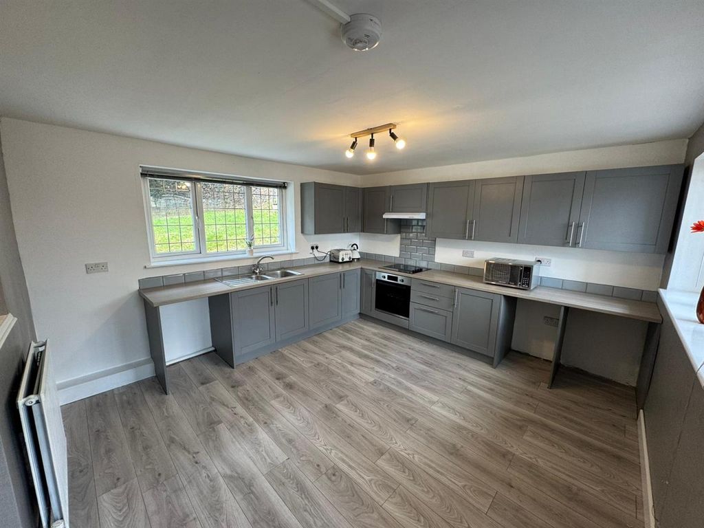Property photo 3 of 47 Kitchen