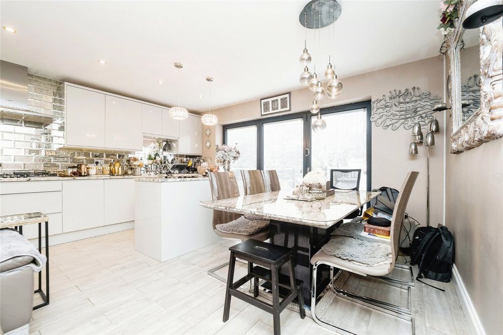 Property photo 3 of 15 Breakfast Kitchen