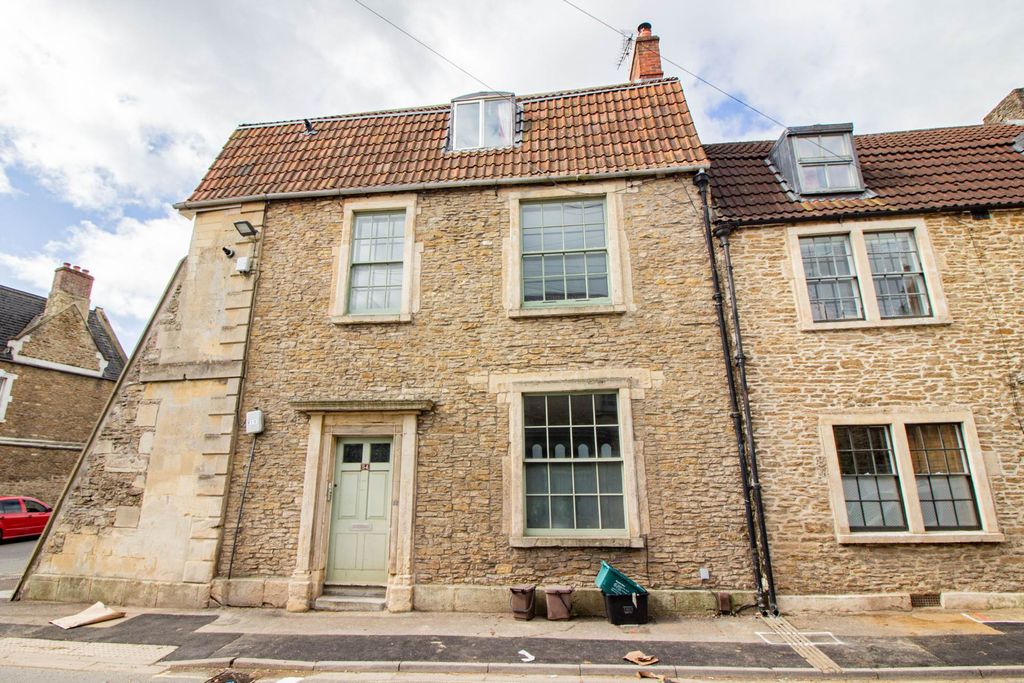 Property photo 1 of 8