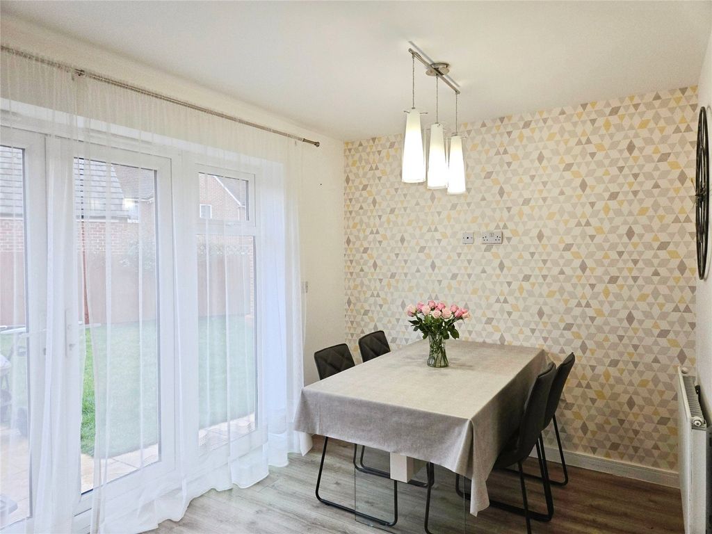 Property photo 3 of 15 Dining Area