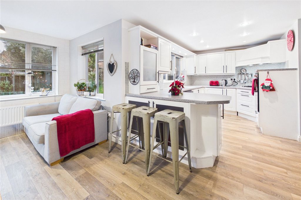 Property photo 3 of 23 Living Room/ Kitchen