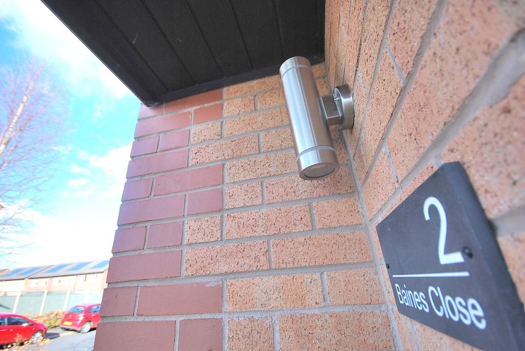 Property photo 2 of 27