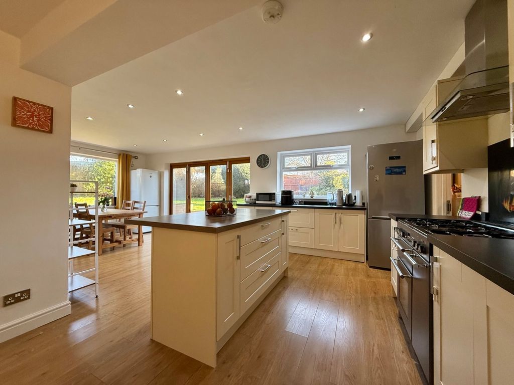Property photo 1 of 19 Kitchen
