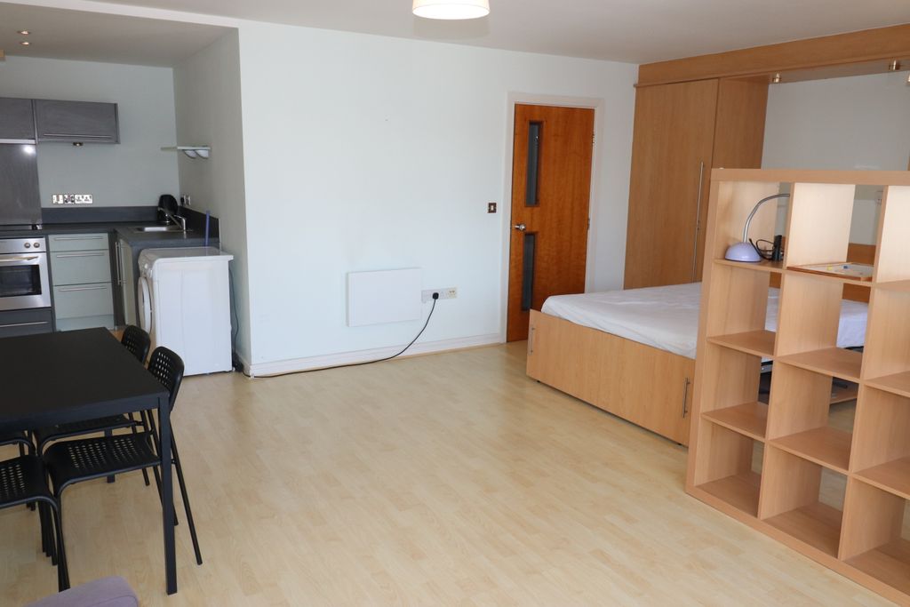 Property photo 3 of 6 Photo 03