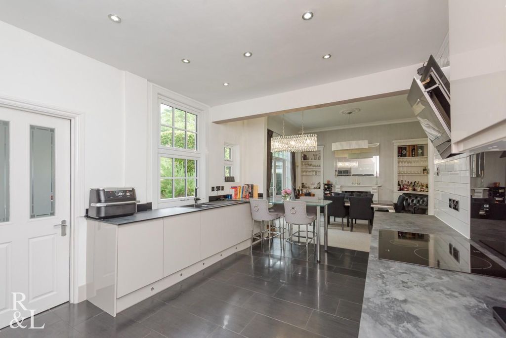 Property photo 3 of 51 Kilwardby (18).Jpg