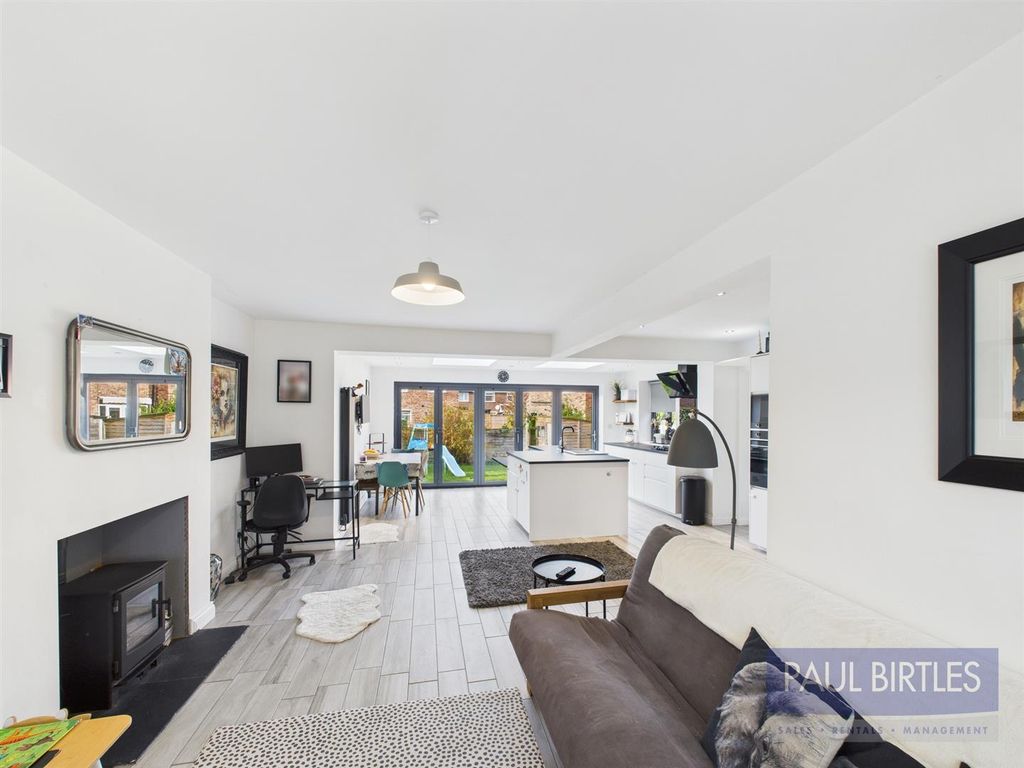 Property photo 3 of 24 Cam04378G0-Pr0236-Still007.Jpg