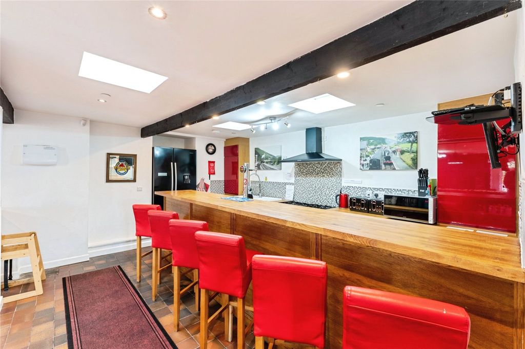 Property photo 2 of 47 Kitchen