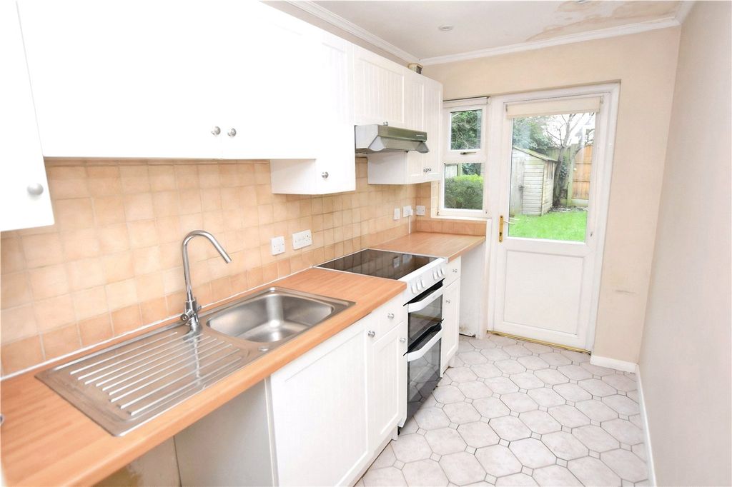 Property photo 3 of 6 Kitchen